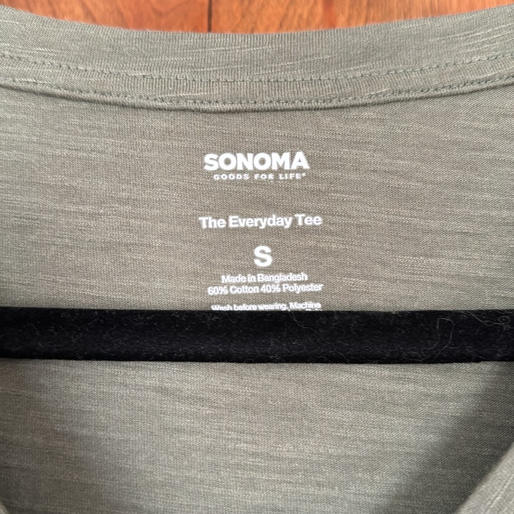 4 basic v-neck tees - Picture 4 of 10